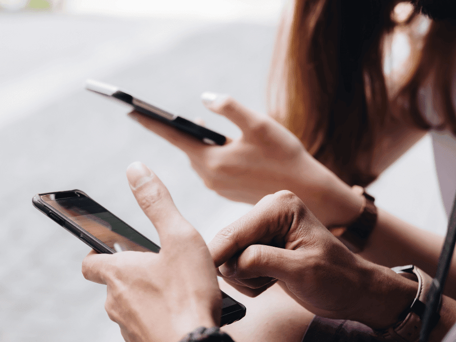 Lire la suite à propos de l’article Sur TikTok, Facebook et Instagram, la migration entre glorification et désillusion (Le Monde, RTS)
